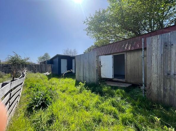 1685 Ocean Dr, McKinleyville, CA 95519