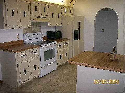 Great kitchen with appliances