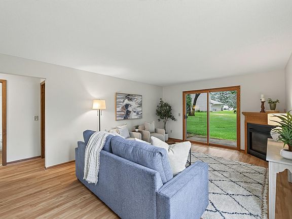 3rd image of 422 95th Ln NE