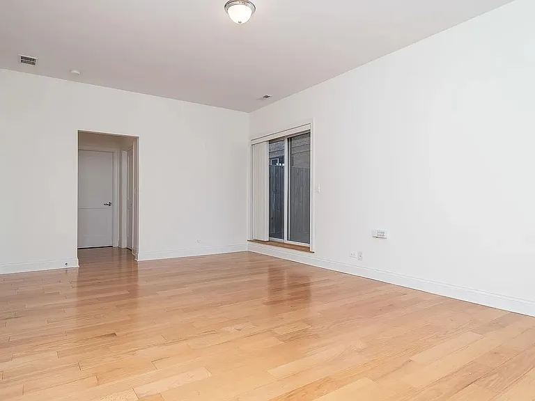 2352 W Byron St #403 — Photo 10