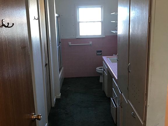 4th image of 1103 E Tate St