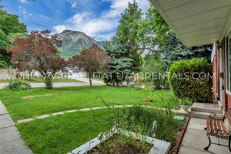 4 bed, 2.0 bath, 1750 sqft, $3,075 — Photo 3