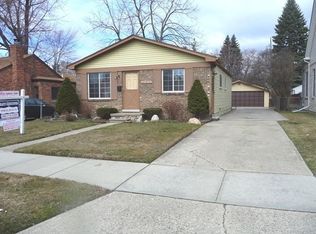 21813 Maple St, Saint Clair Shores, MI