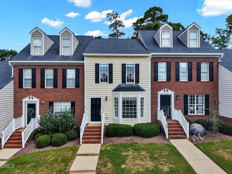 1st image of 204 Knightsborough Way