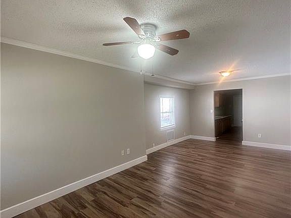 2nd image of 5037 Agnes Ave