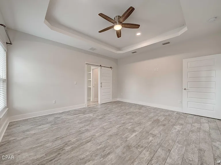 4217 Catherine St — Photo 15