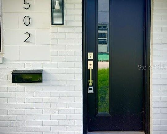 2nd image of 502 E KNOLLWOOD STREET