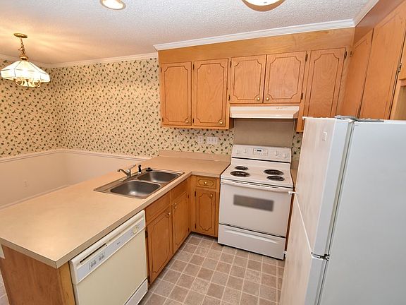 5th image of 3811 X3 Sterling Pointe Dr