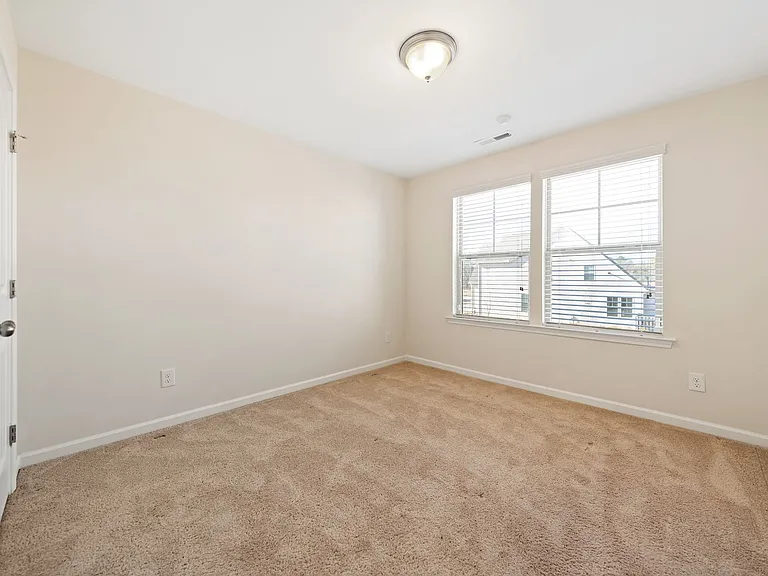 1404 San Antonio Blvd — Photo 10