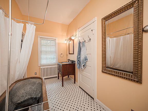 5th image of 603 SE 1st St #B