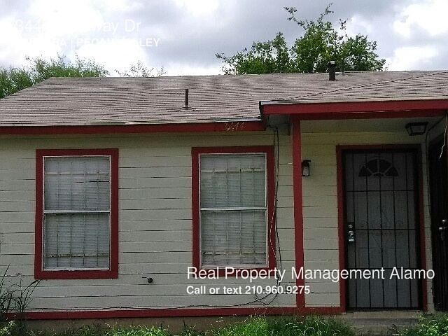1st image of 3444 Gateway Dr