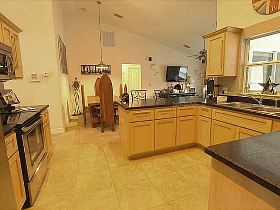 3rd image of 2308 Oshawa Ct