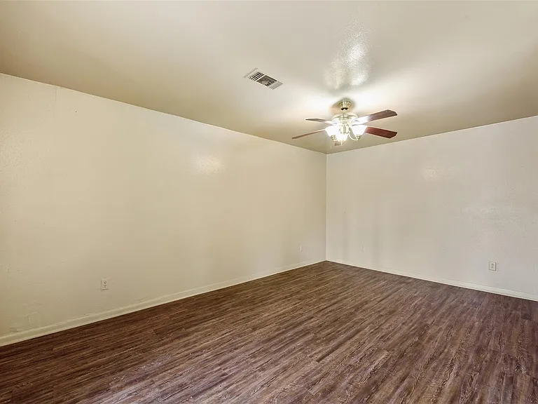 5503 S Acres Dr — Photo 4