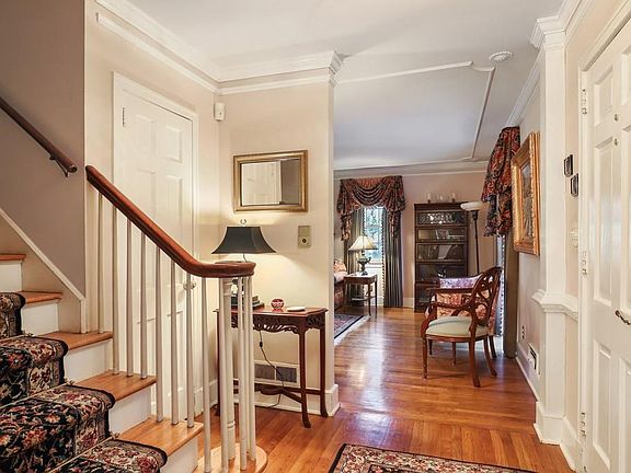 2nd image of 392 Chinquapin Dr