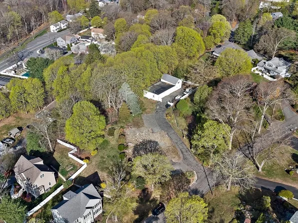 4 Wheatland St, Peabody, MA 01960