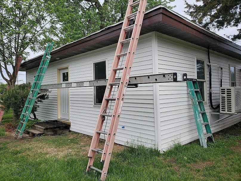 1st image of 230 E Division St #3