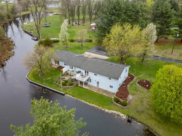 3412 Briar Dr, Osseo, MI 49266