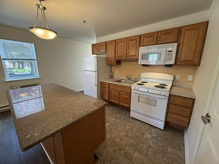Apartments at Waterford — Photo 392