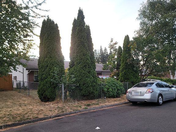 3rd image of 806 NE 106th Ave