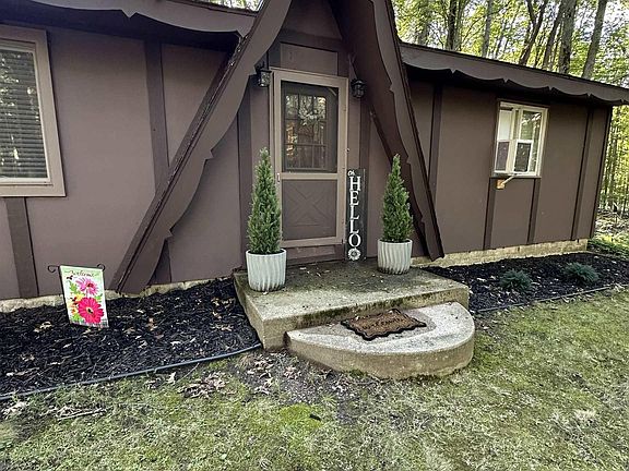 2nd image of 2191 Hemlock Ln