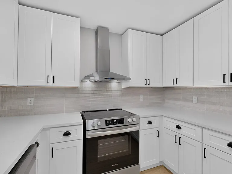 1748 Saint James Dr — Photo 16
