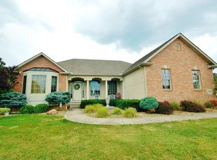 2327 Saddlebrook Ln, Cortland, OH