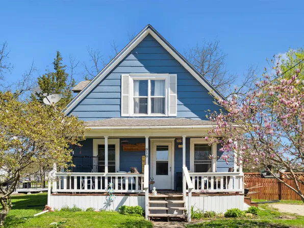 919 1st St SW, Oelwein, IA 50662