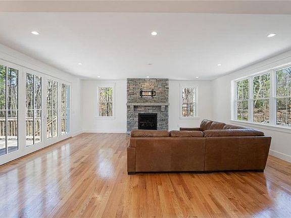 5th image of 478 Cooper Rd