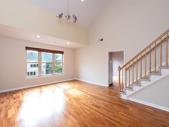 4th image of 15 Warren St #438