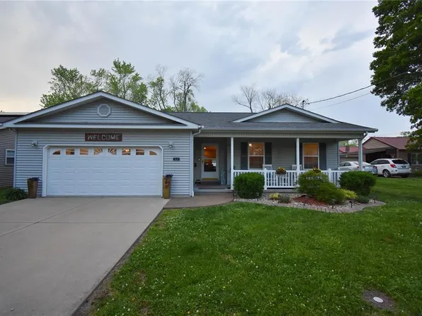 513 E Pennsylvania St, Staunton, IL 62088