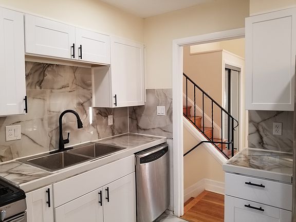 3rd image of 2503 Blackhawk Cir