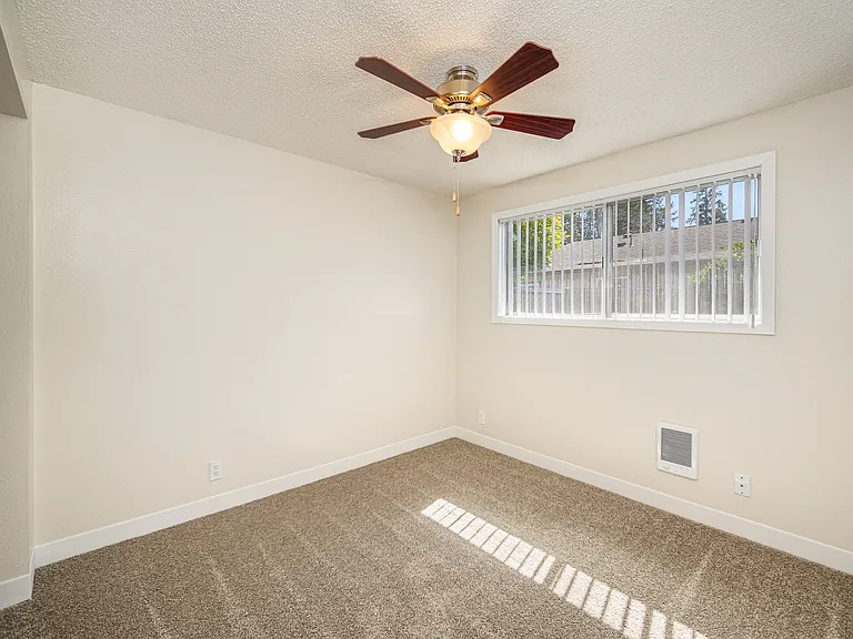 Hopkins Horizon Apartments — Photo 8