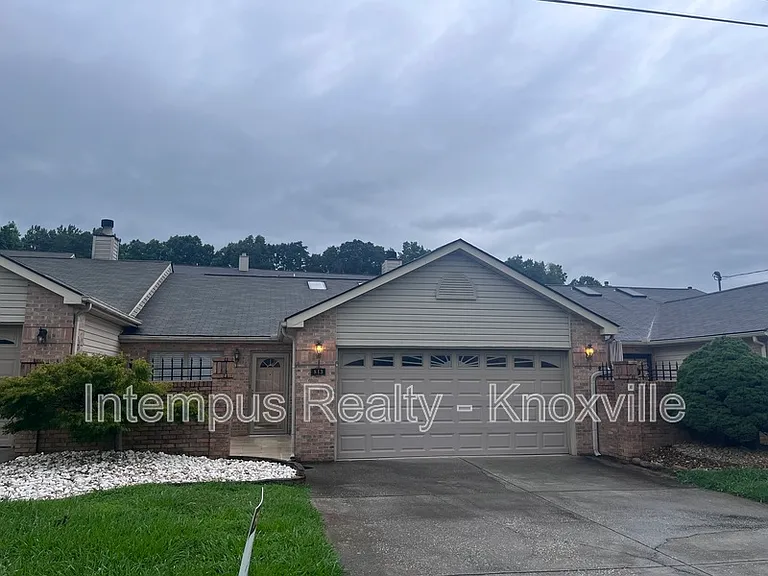 813 Villaview Way — Photo 1