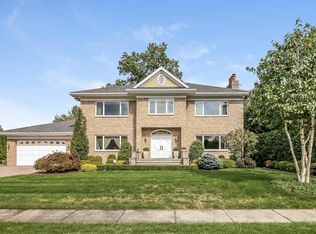 918 Plymouth St, Pelham, NY 10803