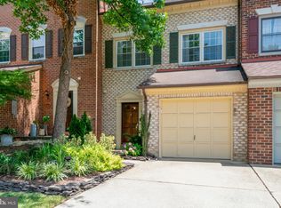 5877 Woodfield Estates Dr, Alexandria, VA 22310