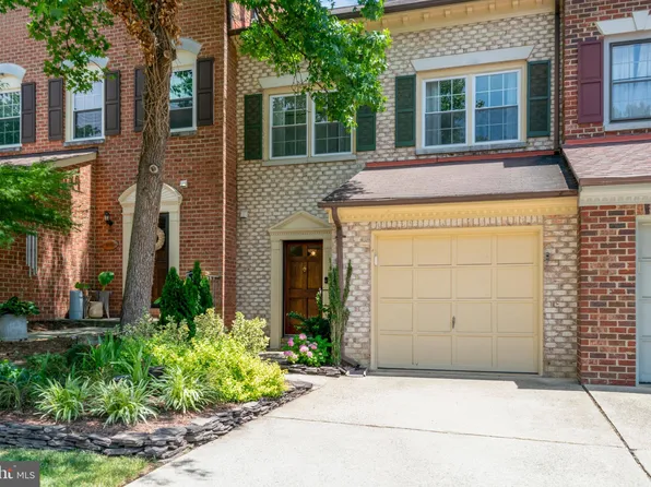 5877 Woodfield Estates Dr, Alexandria, VA 22310