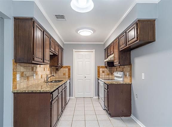 5th image of 8689 Holly St