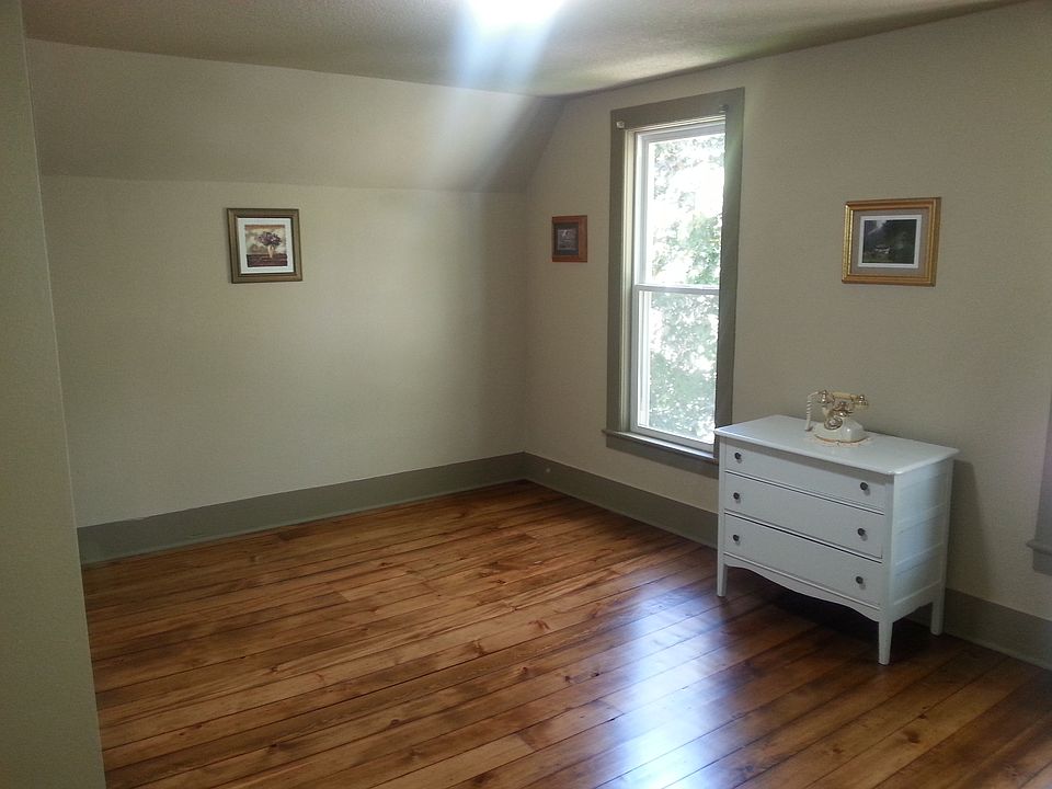 1st image of 516 Elm Ave E