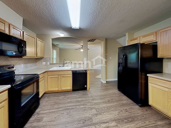 3rd image of 3413 Stratford Dr