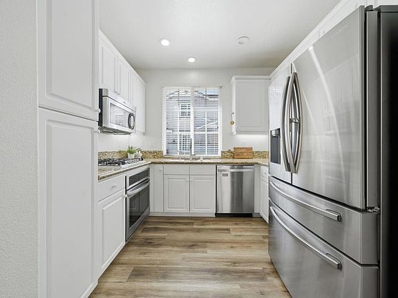 4th image of 2855 Bear Valley Rd