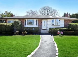 56 Headline Rd, Deer Park, NY 11729