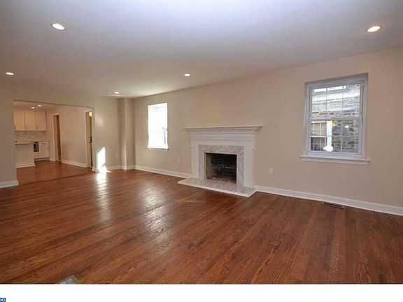 4th image of 1225 Lindale Ave