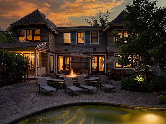 2nd image of 4 Abbott Ln