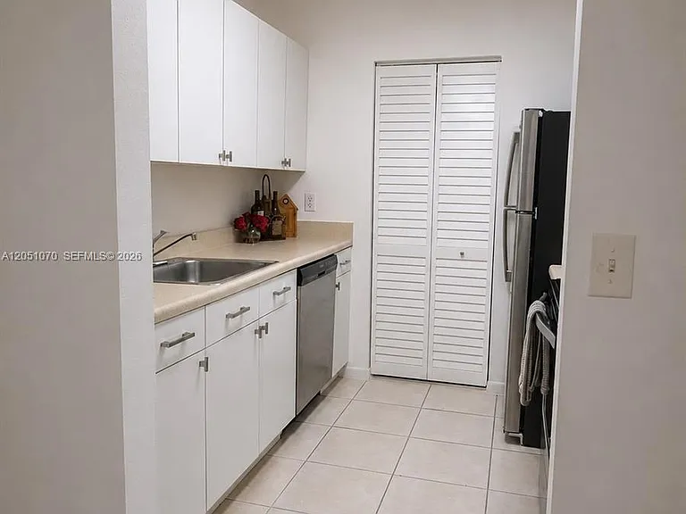 500 NE 2nd St #221 — Photo 13