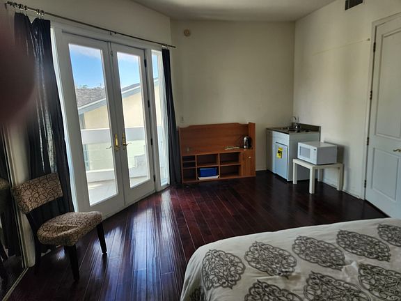 4th image of 5531 Bluebell Ave