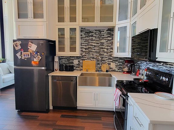 4th image of 1001 Chestnut St #306E