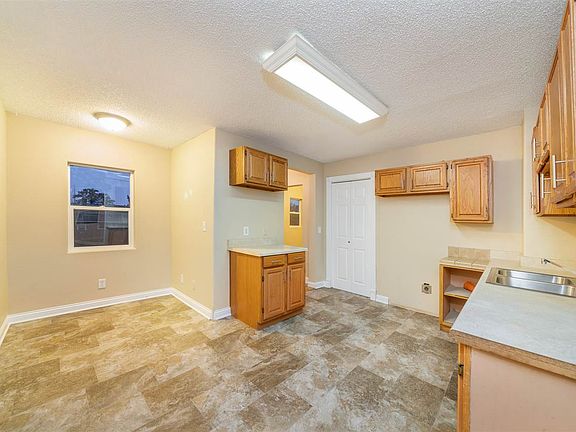 5th image of 214 E Dalton Ave