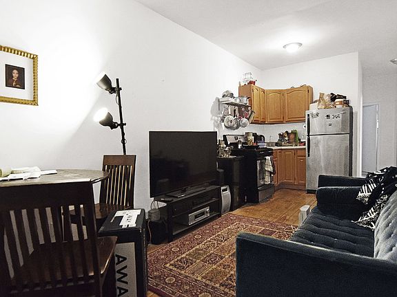 2nd image of 523 Graham Ave APT 3