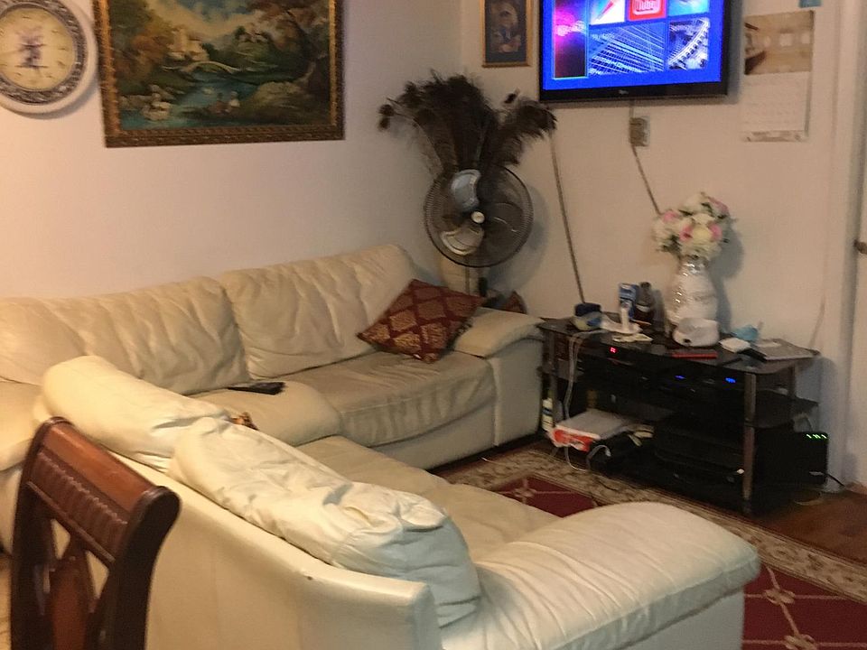 2nd image of 991 Burke Ave