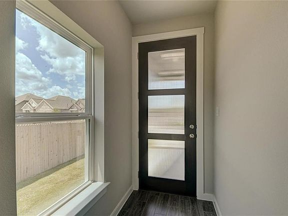 2nd image of 408 Winding Hollow Dr